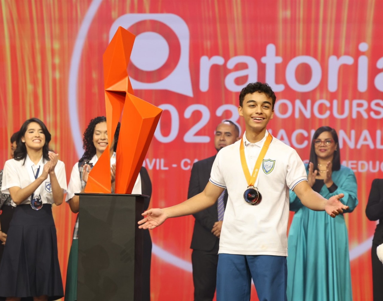 Concurso Nacional de Oratoria 2023 reafirmó el compromiso de los jóvenes con el futuro del país